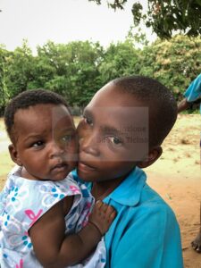 Abbraccio — Mostra Fotografica Benefica, Associazione Baobab Ticino